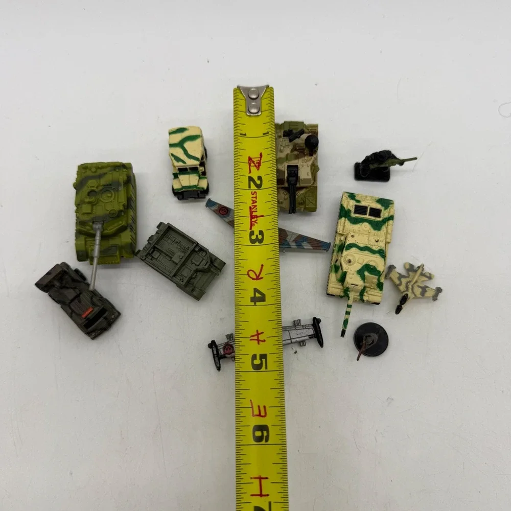 Unbranded Military Vehicle & Figure Lot Small Multicolor Camouflage Army Toys